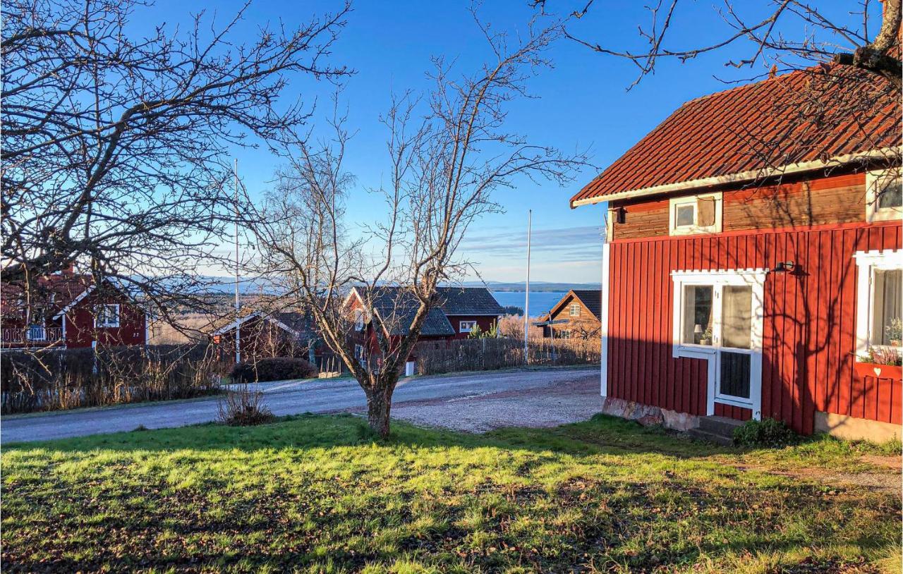 Cozy Home In Raettvik With Kitchen Exterior photo
