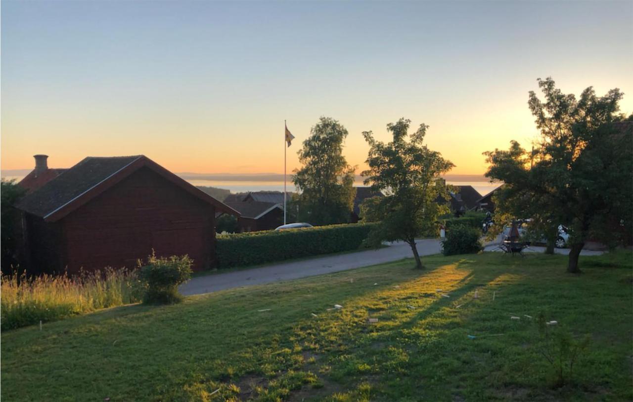 Cozy Home In Raettvik With Kitchen Exterior photo